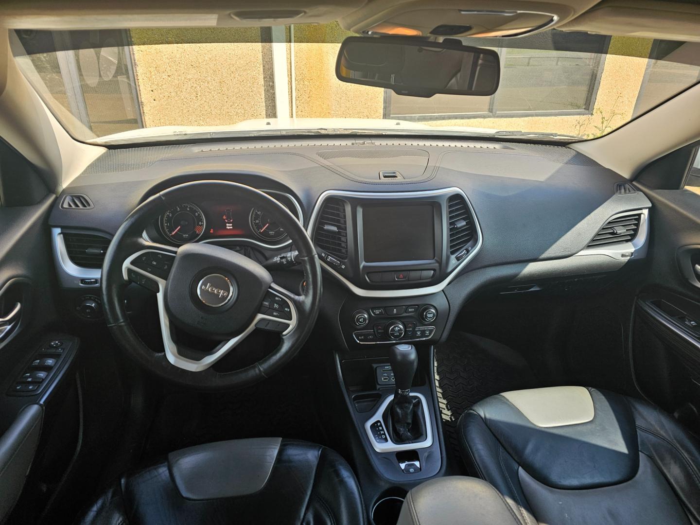 2014 WHITE Jeep Cherokee Limited FWD (1C4PJLDB4EW) with an 2.4L L4 DOHC 16V engine, 9-Speed Automatic transmission, located at 533 S Seven Points BLVD, Seven Points, TX, 75143, (430) 255-4030, 32.313999, -96.209351 - Photo#4